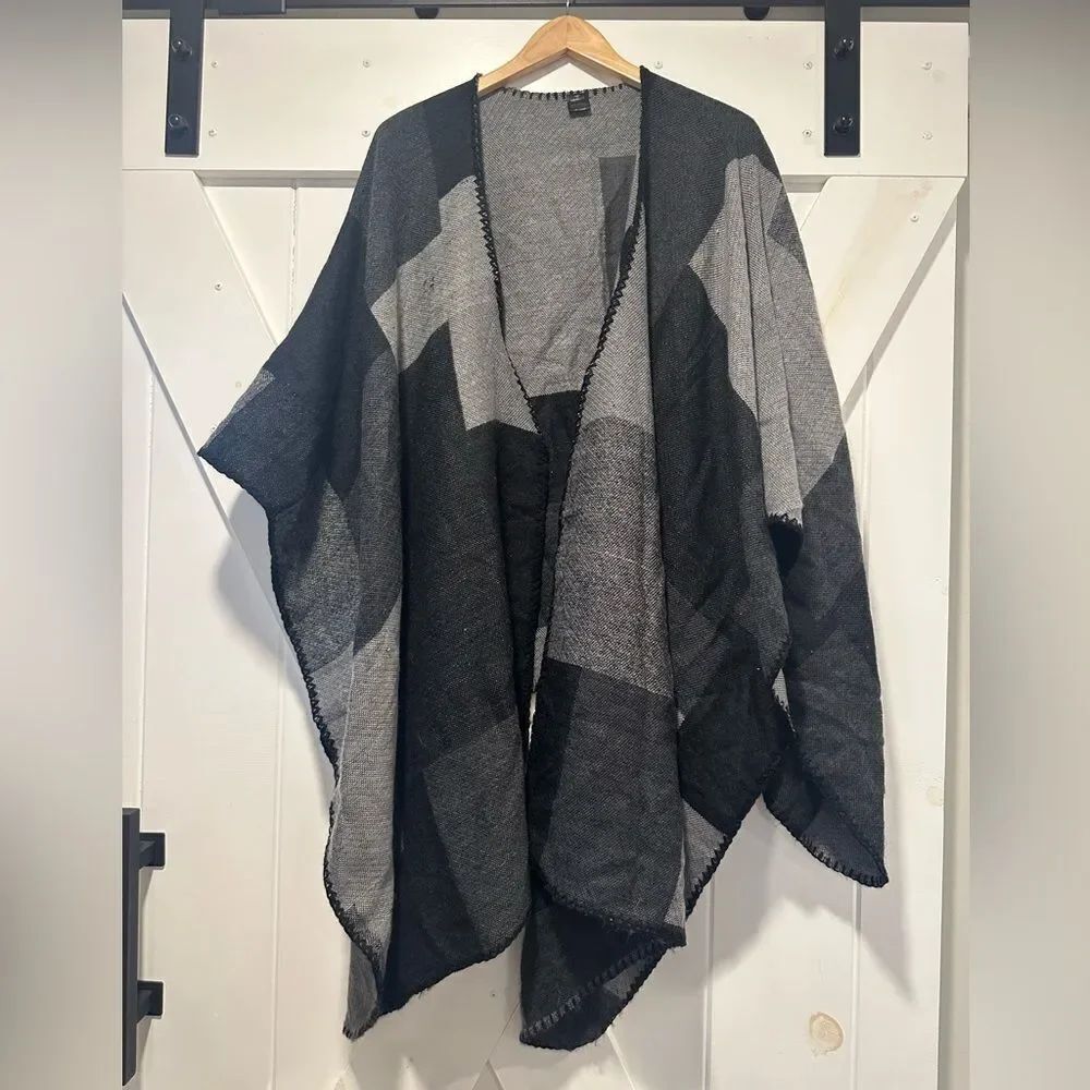 Boutique Plaid Poncho/Wrap Sweater O/S
